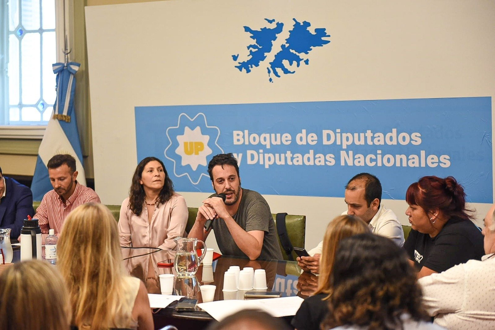 Reunión con bloque de Unión por la Patria