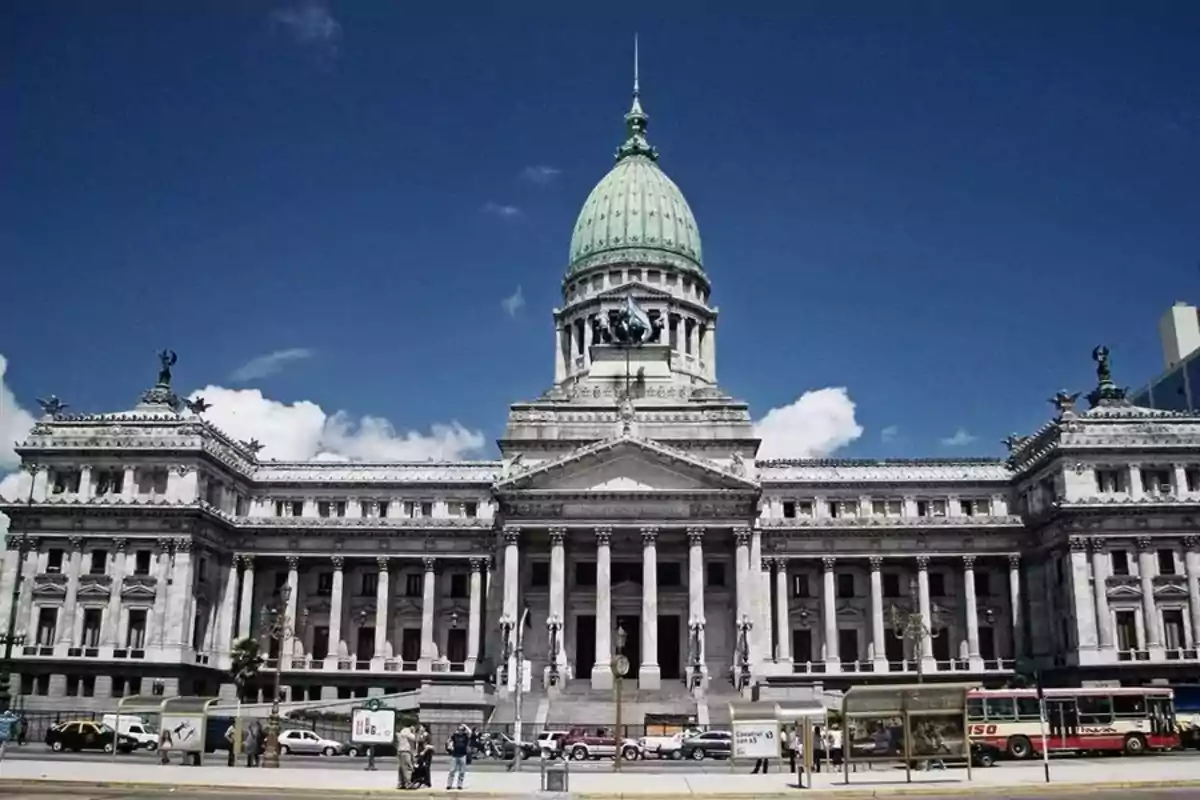Resumen de la sesión por desalojos en el Senado nacional